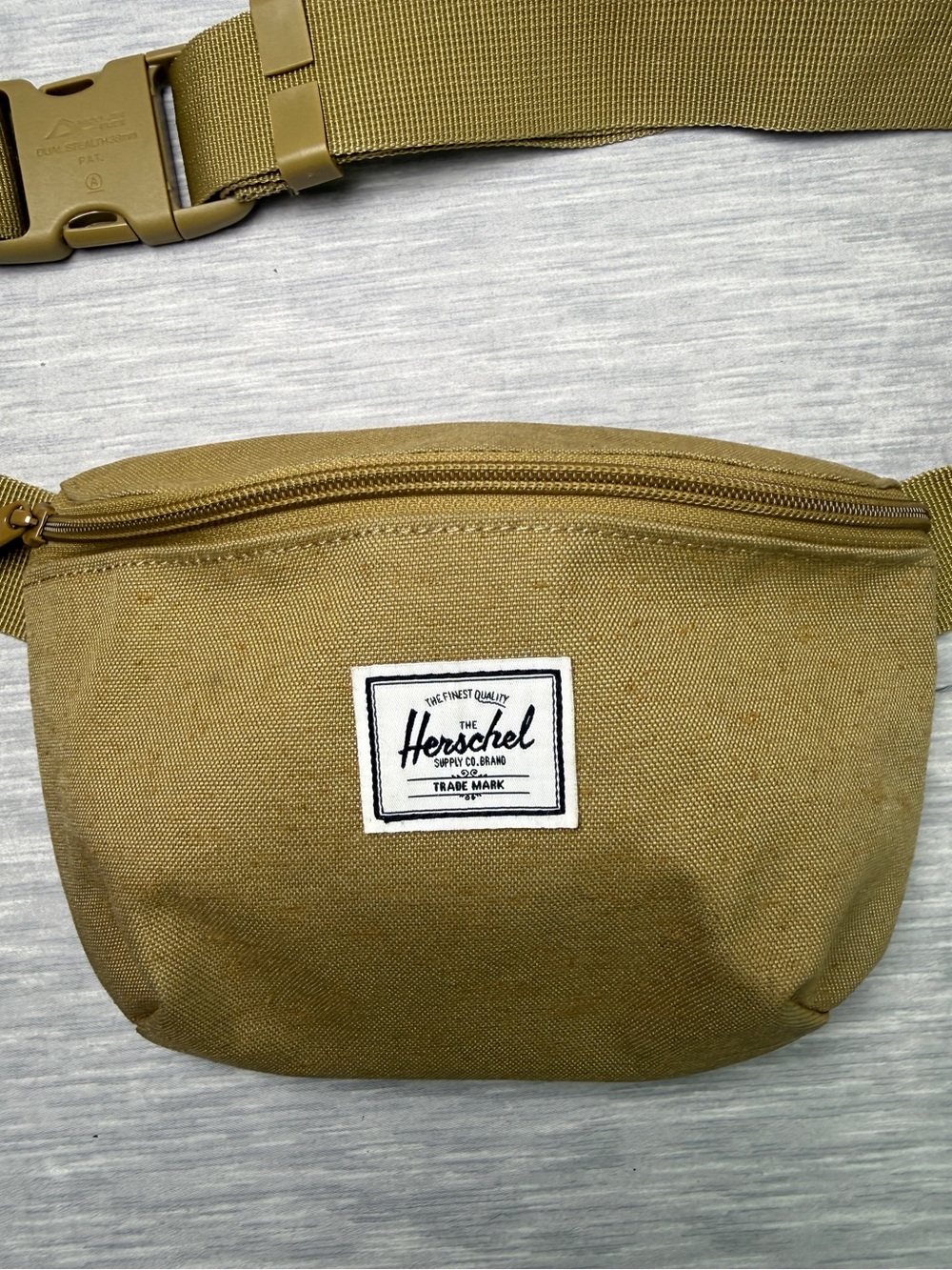 Herschel Fifteen Hip Pack Tan Fanny Pack Belt Bag EUC